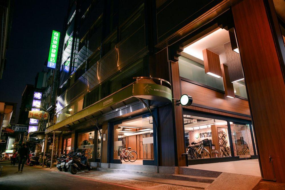 Kiwi Express Hotel - Zhong Zheng Branch Taichung Luaran gambar