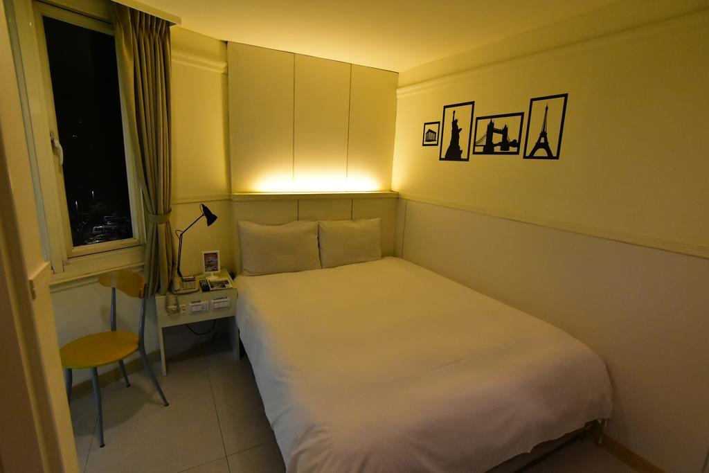 Kiwi Express Hotel - Zhong Zheng Branch Taichung Luaran gambar