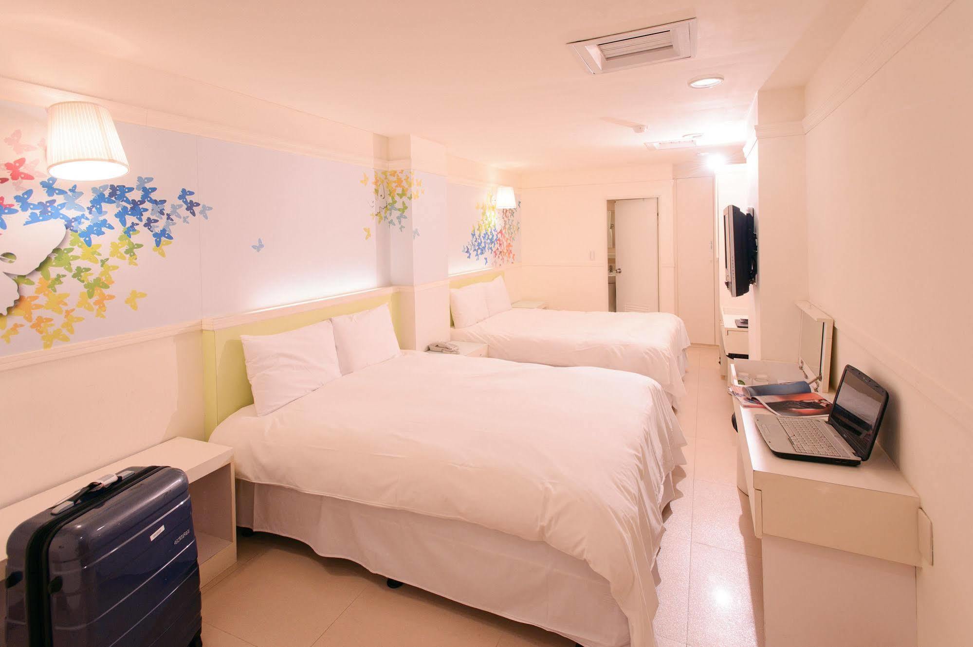 Kiwi Express Hotel - Zhong Zheng Branch Taichung Luaran gambar