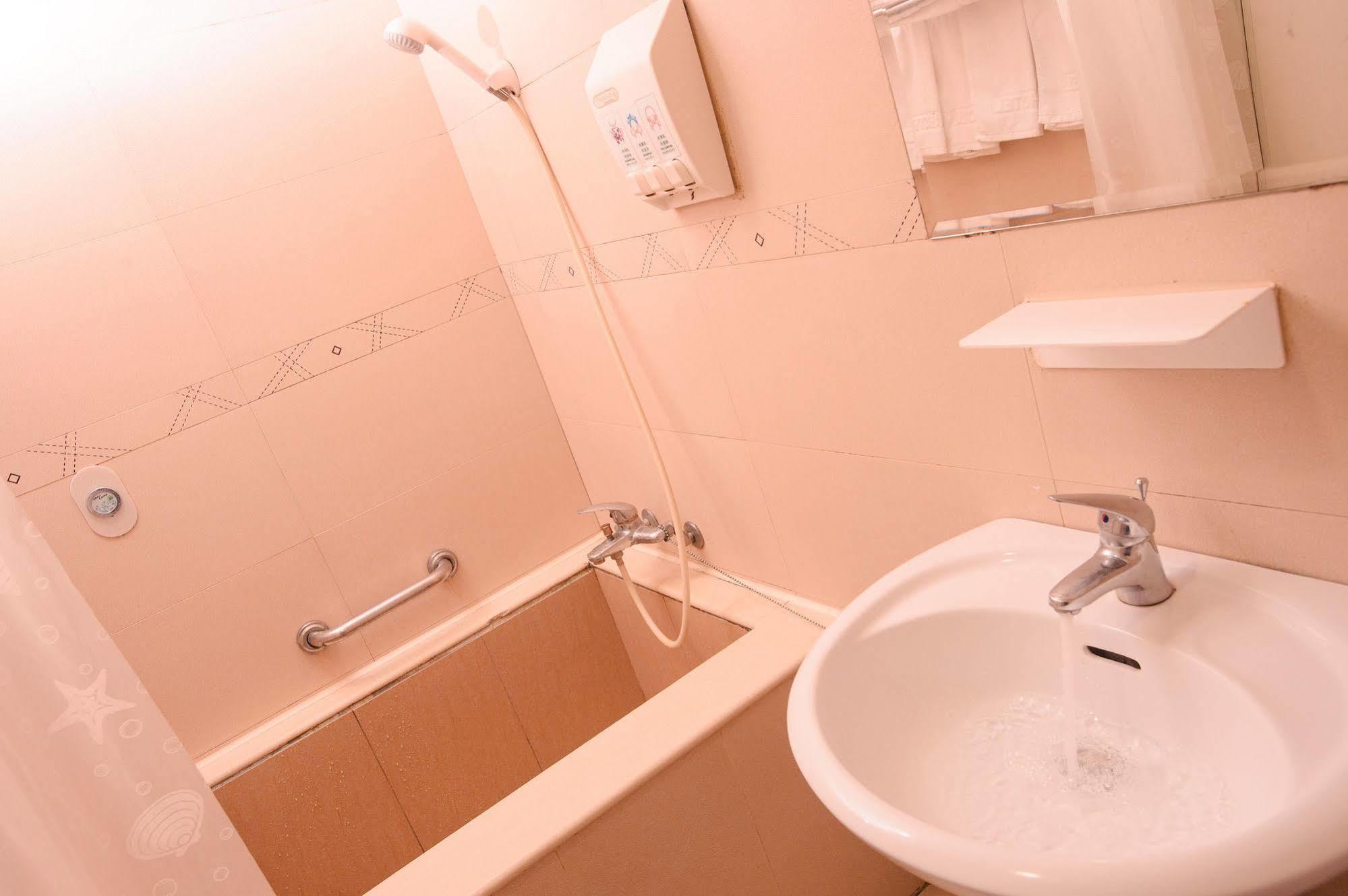 Kiwi Express Hotel - Zhong Zheng Branch Taichung Luaran gambar