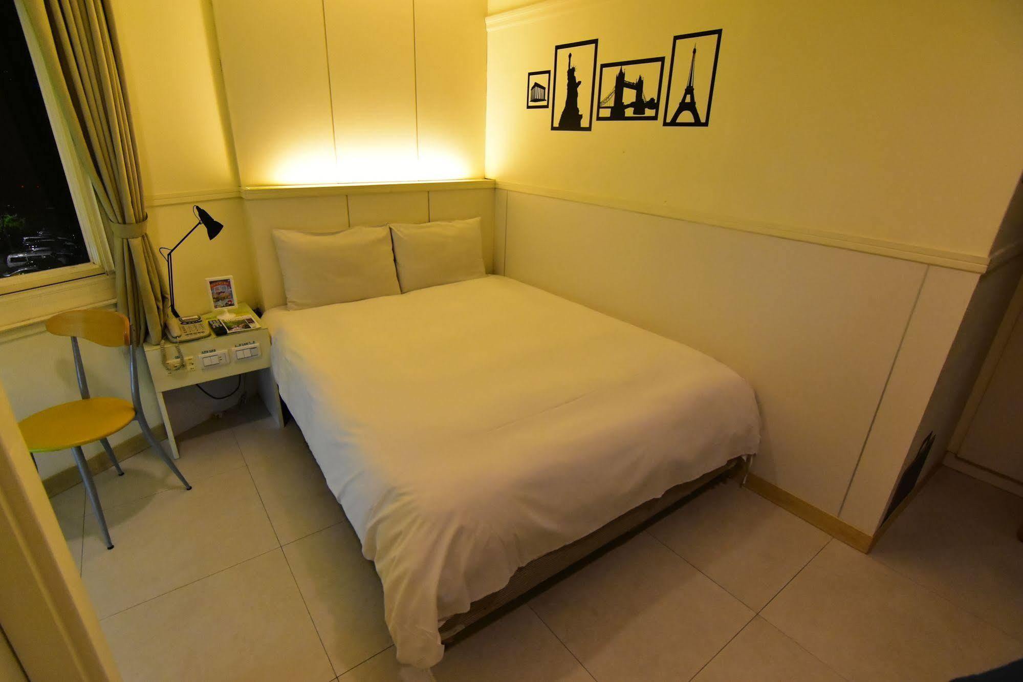 Kiwi Express Hotel - Zhong Zheng Branch Taichung Luaran gambar