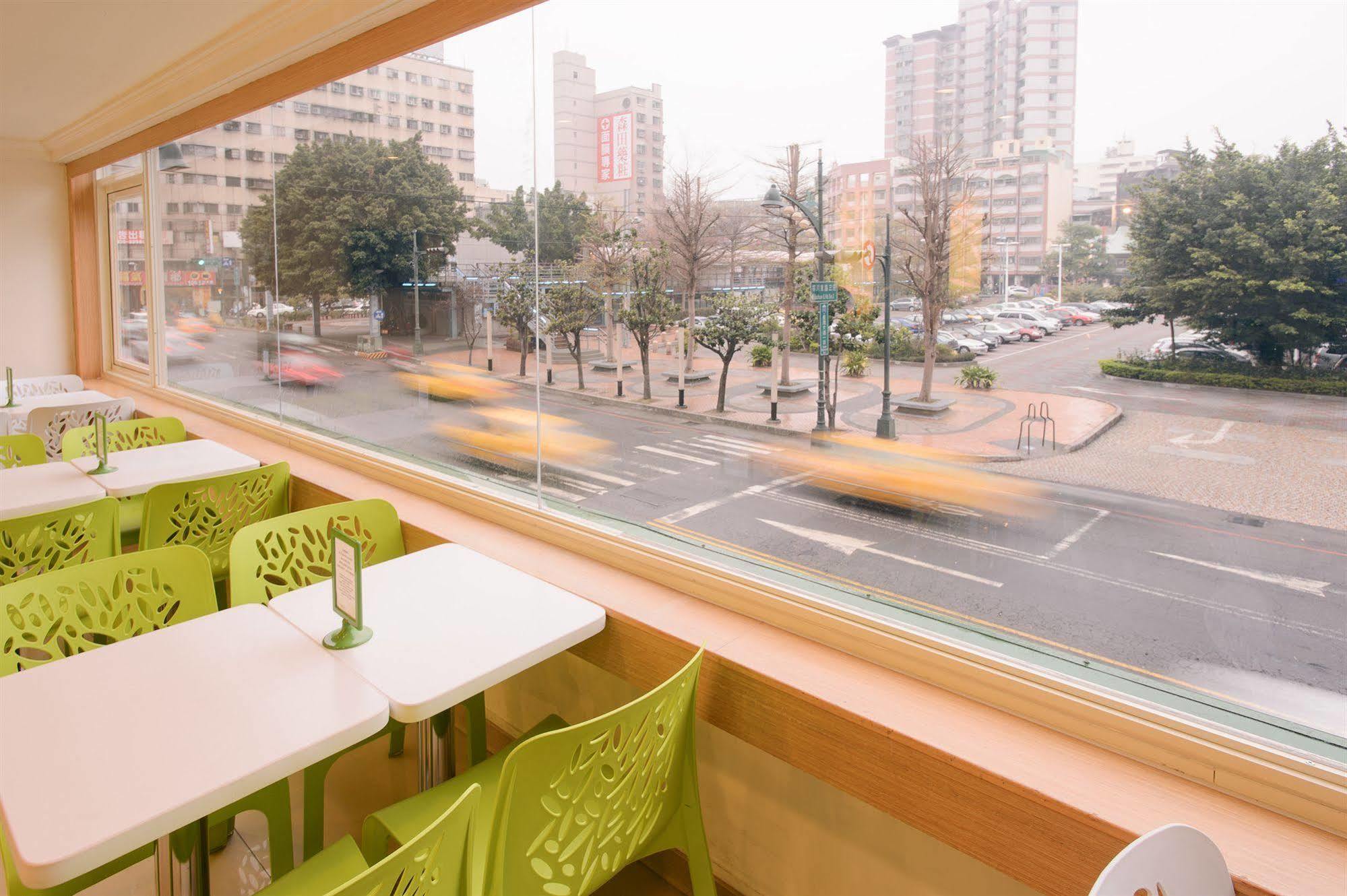 Kiwi Express Hotel - Zhong Zheng Branch Taichung Luaran gambar